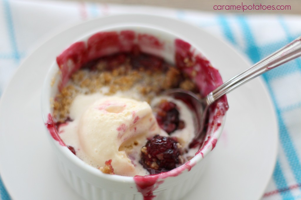 mix berry crumble